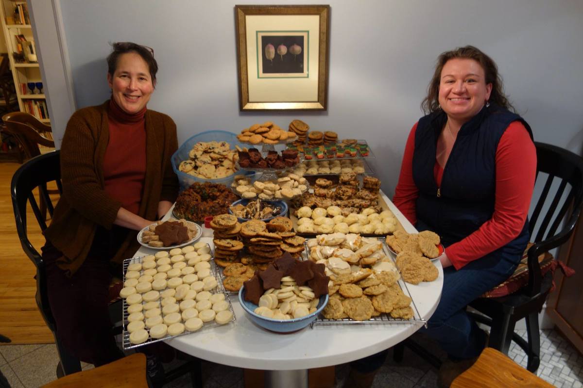 Pat and Anne with cookies 2015 Pat and Anne with cookies 2015