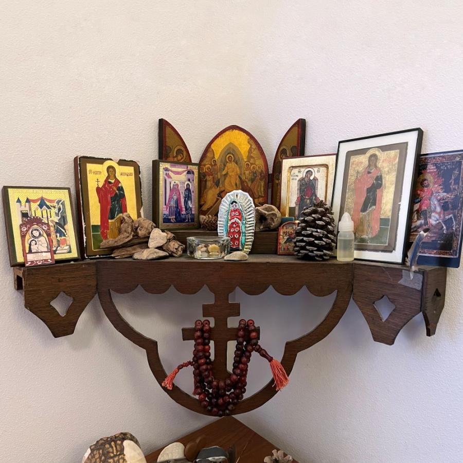 Carrie Frederick Frost icon corner Carrie Frederick Frost icon corner