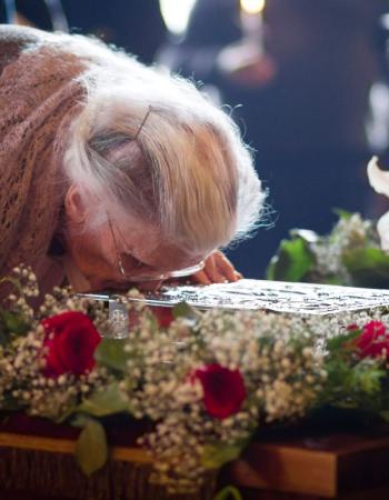 Venerating the Shroud