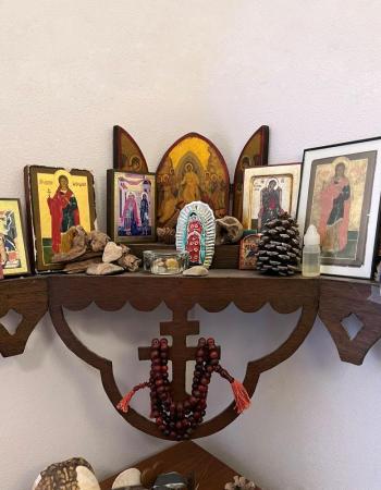 Carrie Frederick Frost icon corner